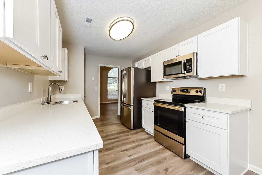 617 Crescent Ct - Photo 6 of 17