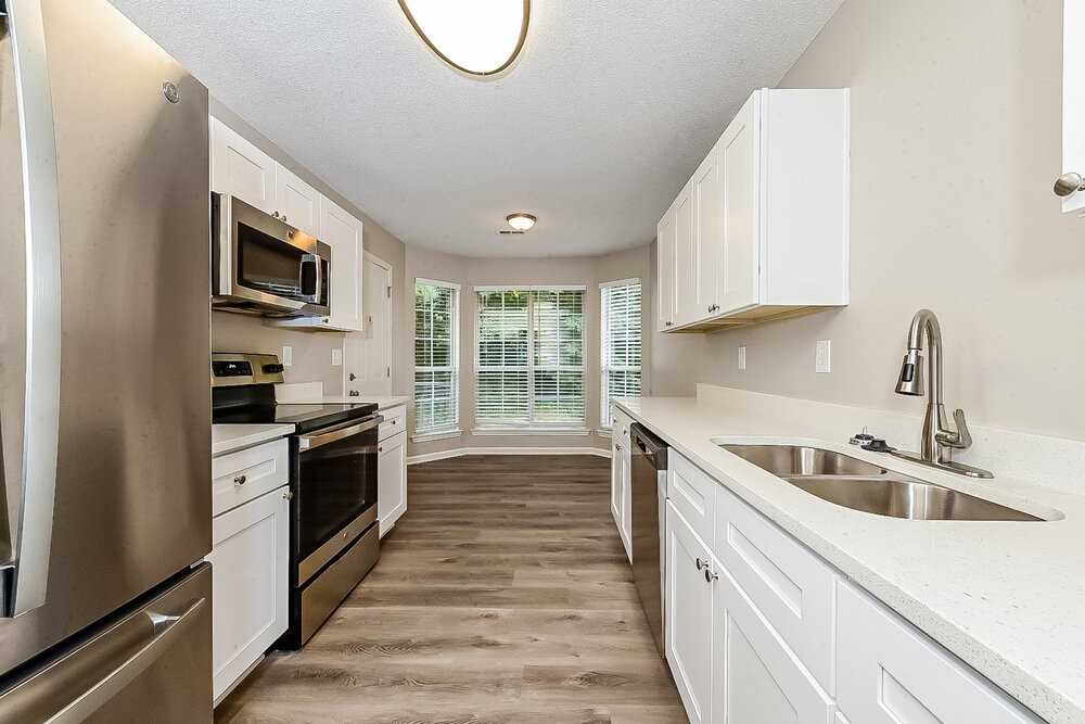 617 Crescent Ct - Photo 7 of 17
