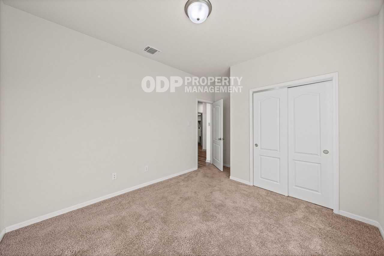 742 Friar Tuck Dr - Photo 4 of 29