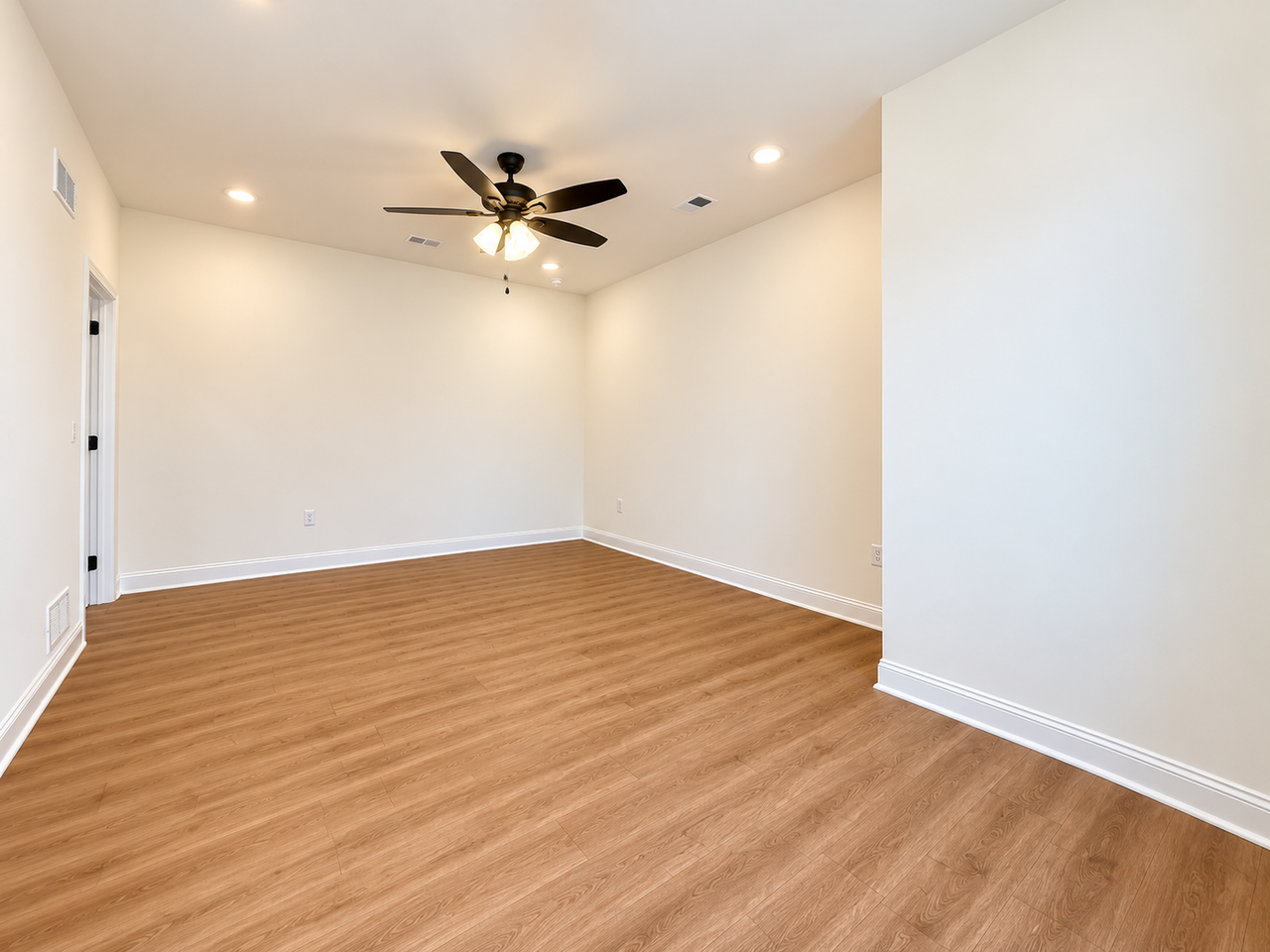 9950 Lake Geneva St N - Photo 5 of 21