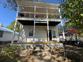 featured image of 405 Spring St