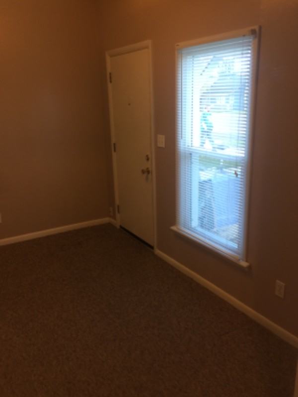 304 S 28th St - Photo 5 of 16