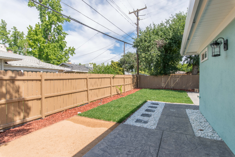 2209 Byron Rd - Photo 2 of 15