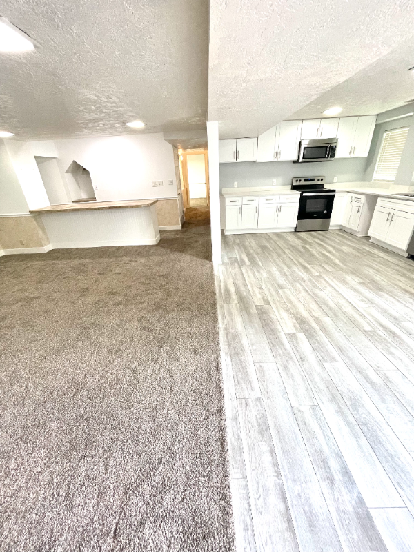 1561 Ne - Photo 2 of 15