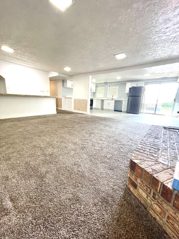 1561 Ne - Photo 3 of 15