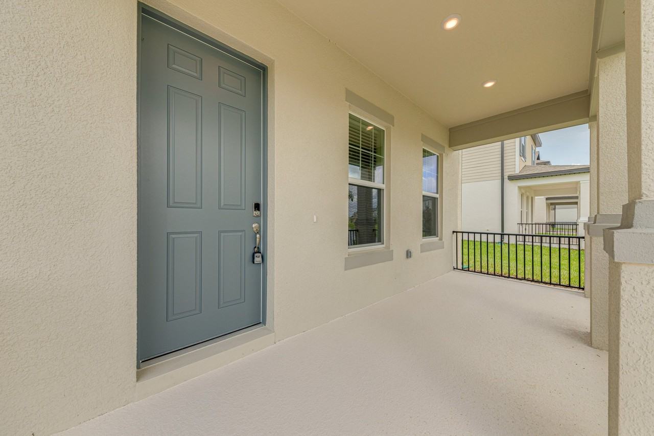 524 Venetian Palms Blvd - Photo 4 of 21