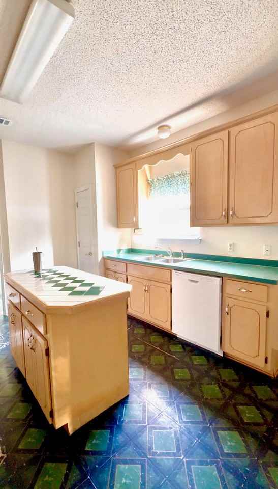 866 Mande Ct - Photo 5 of 9