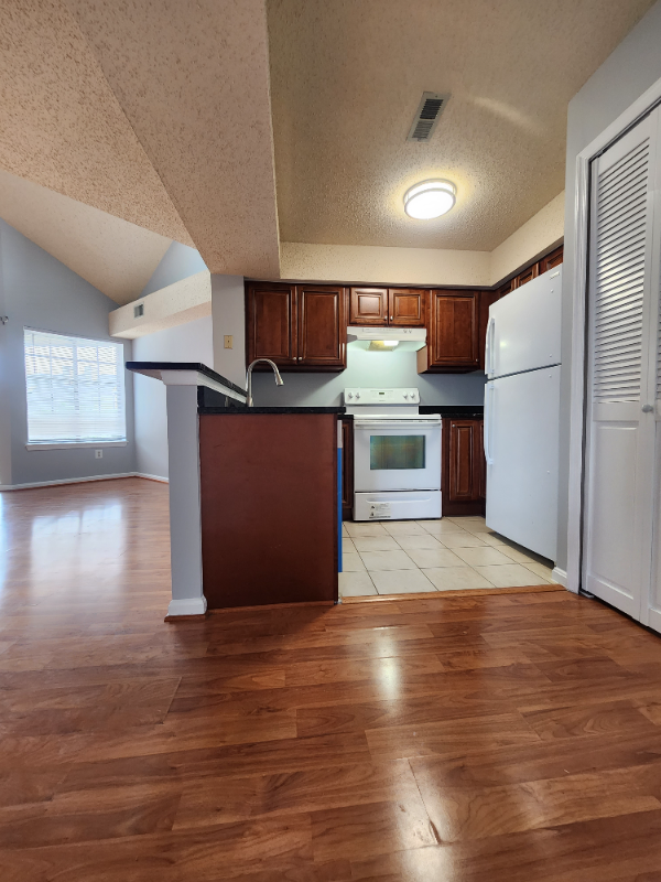 14102 William St - Photo 3 of 9