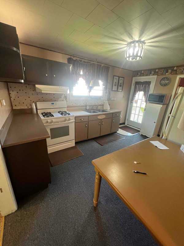 913 Virginia St - Photo 2 of 7