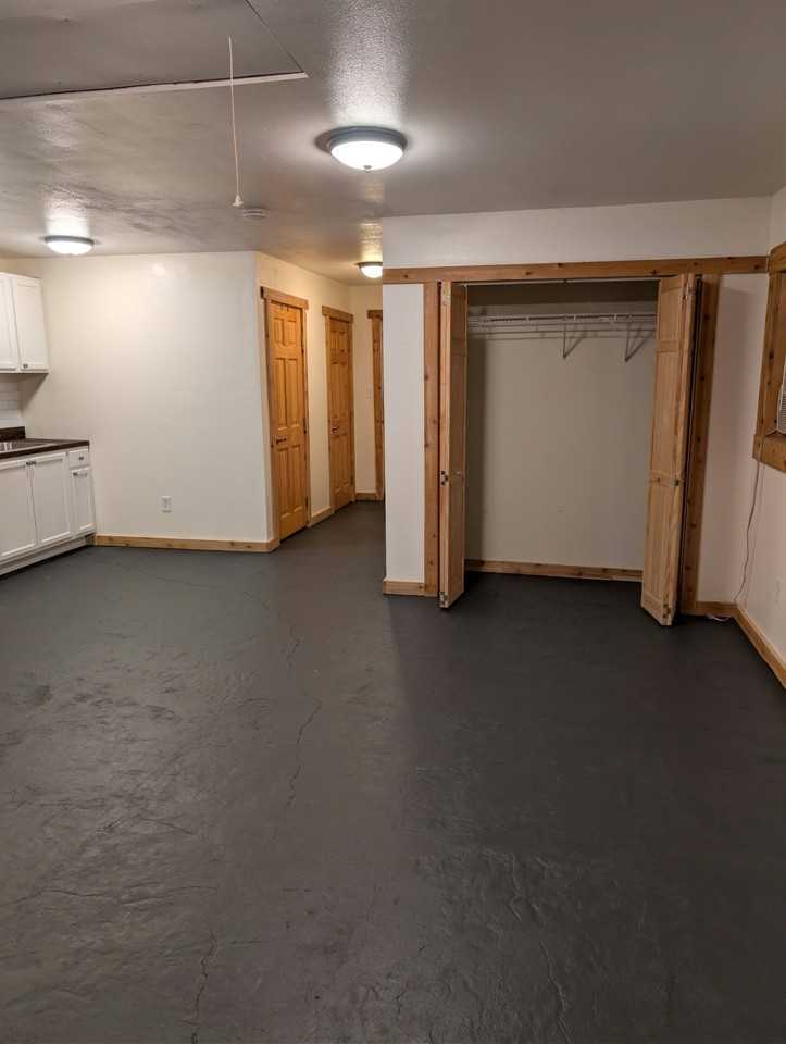 1352 Yampa Ave - Photo 4 of 15
