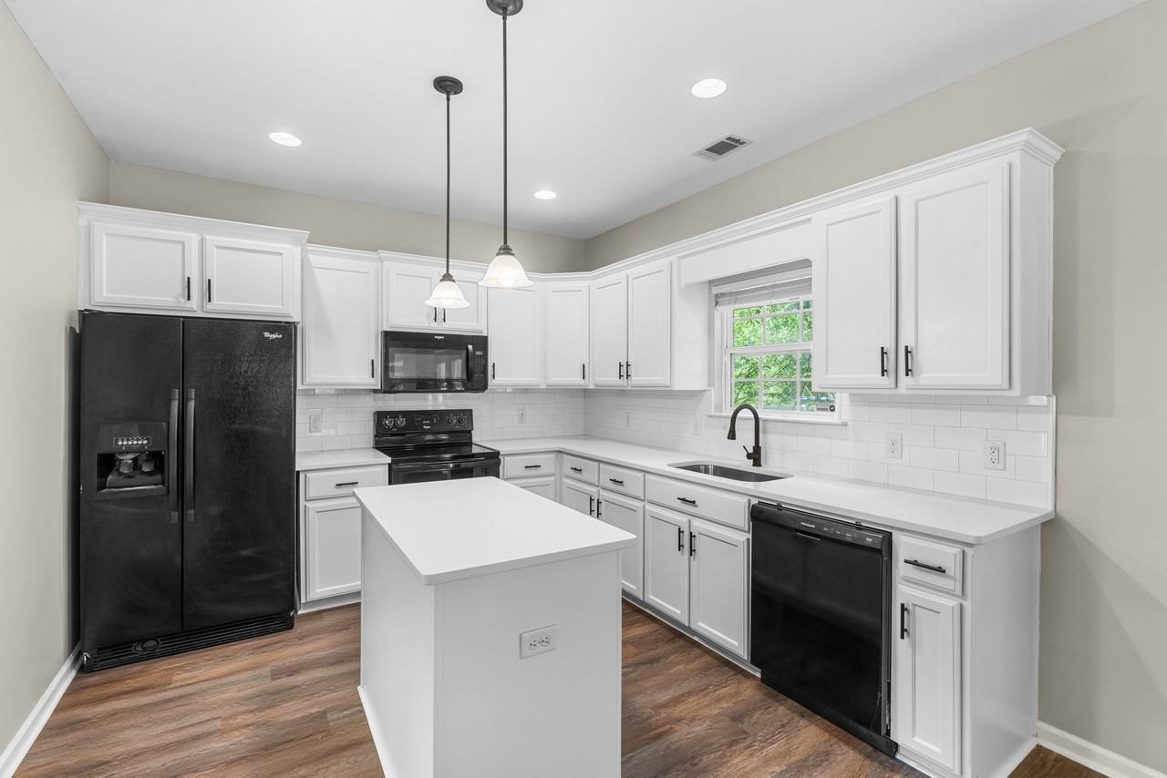 912 Rachel Ln - Photo 4 of 20