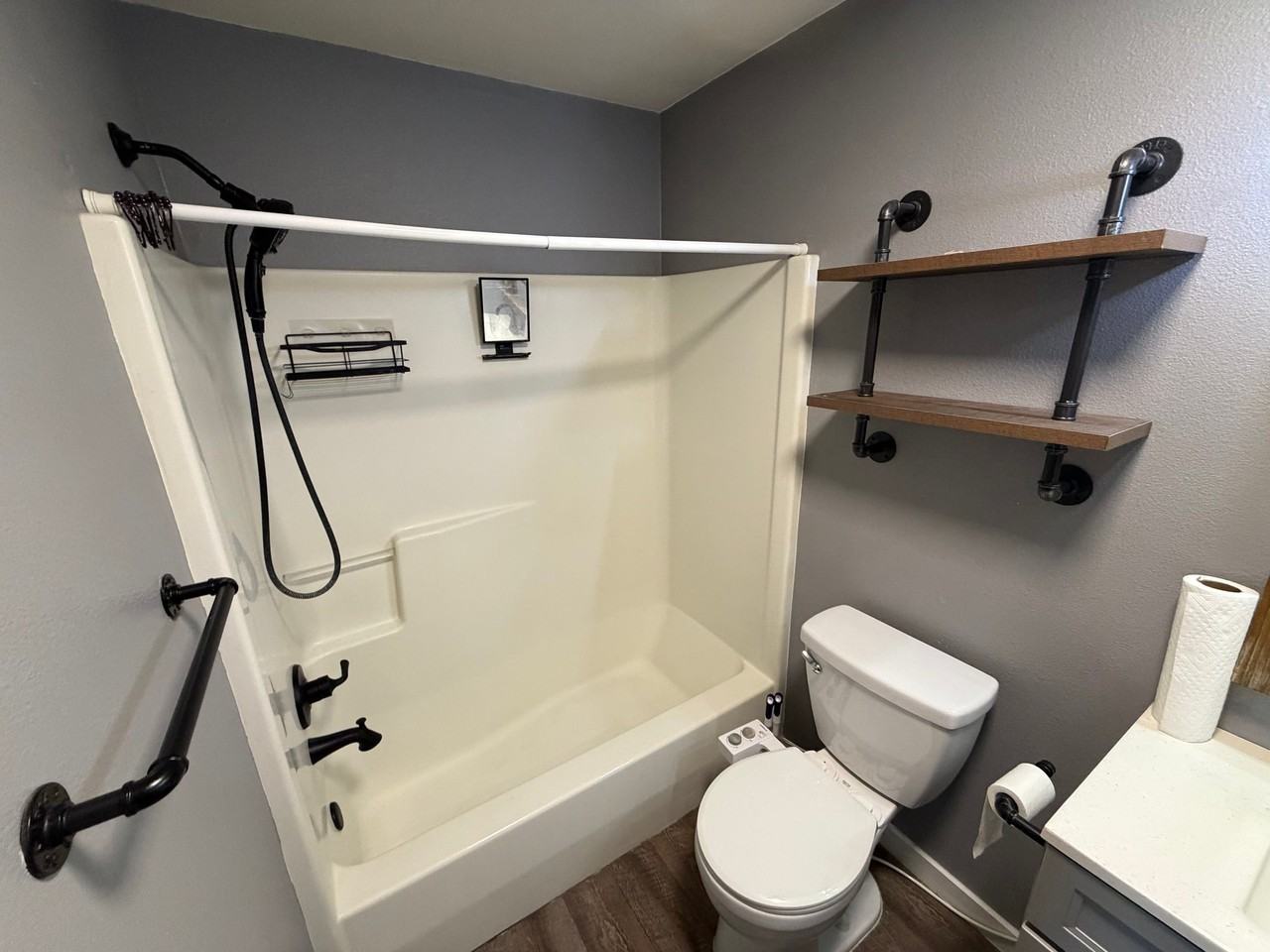 2404 Ne 78th Ct - Photo 3 of 10