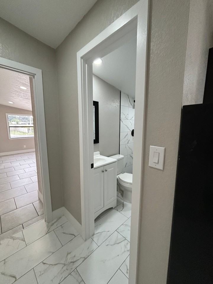 4509 W Idlewild Ave - Photo 4 of 7