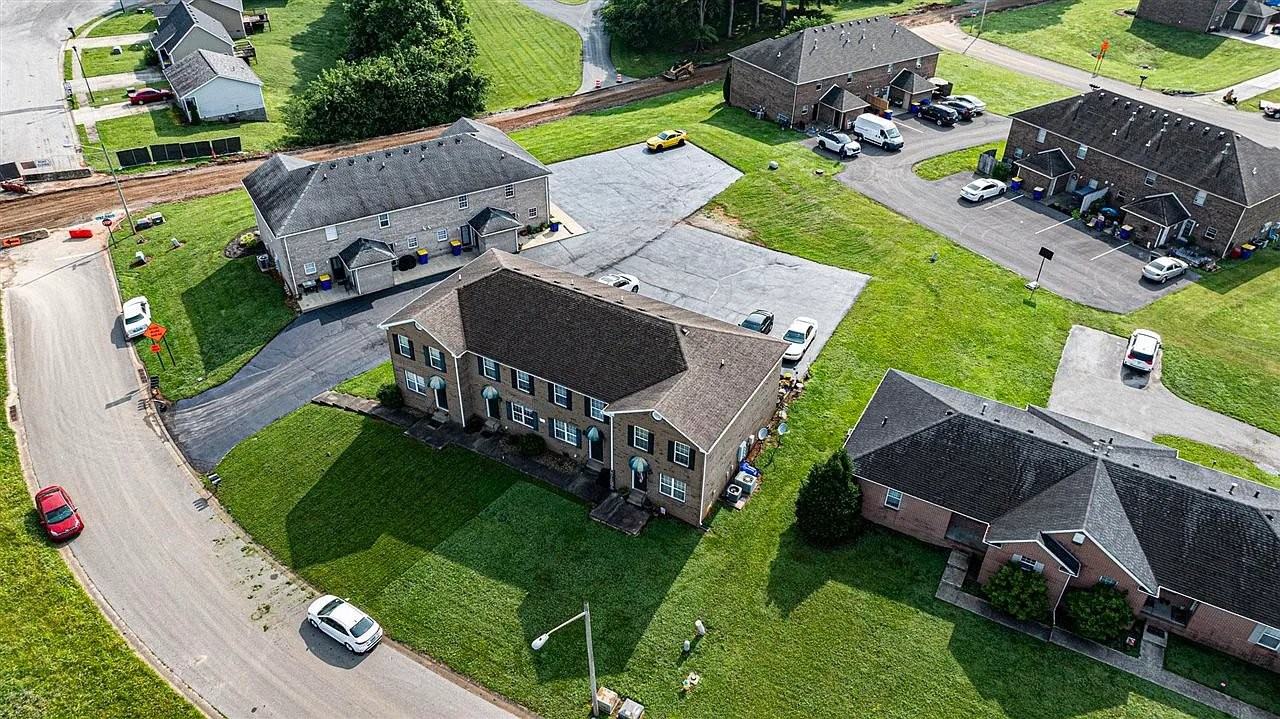 133 Concord Dr #B - Photo 3 of 20