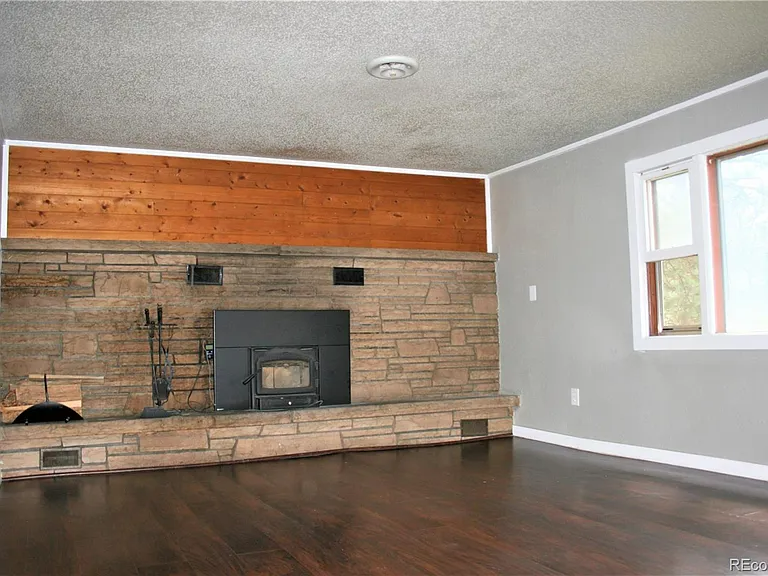 63 Fitzsimmons Rd - Photo 4 of 8