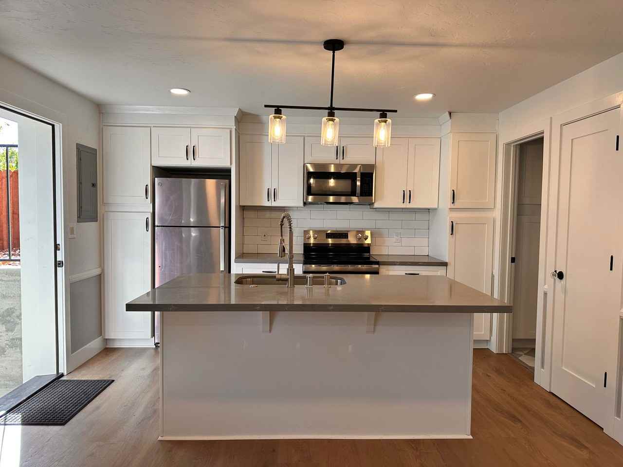 1902 27th St - Photo 2 of 6