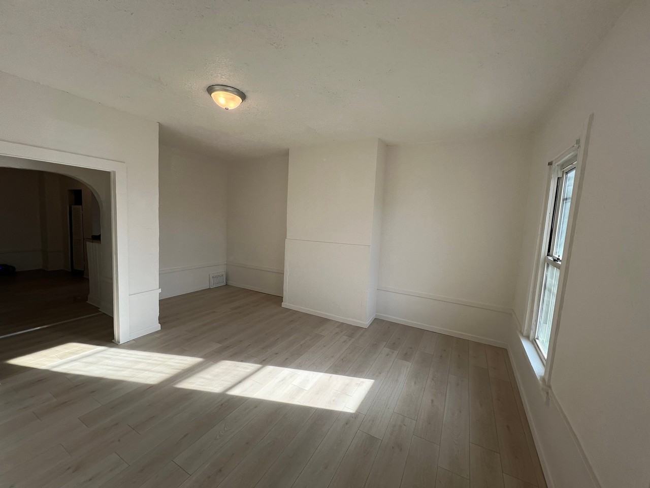 306 1st St Ne - Photo 2 of 7