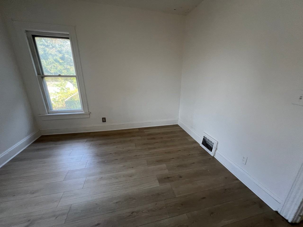 306 1st St Ne - Photo 6 of 7