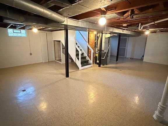 23800 Buckingham St - Photo 5 of 14