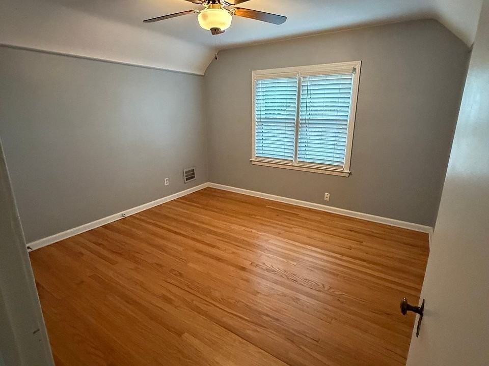 23800 Buckingham St - Photo 7 of 14