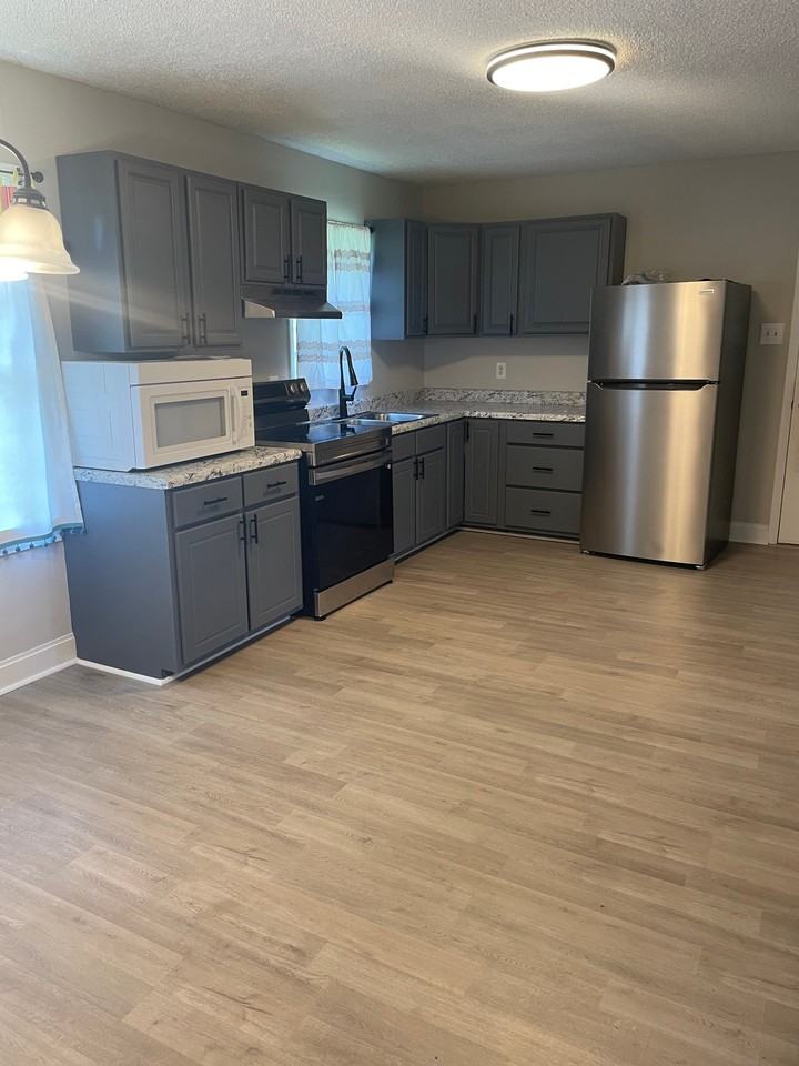 492 Hillcrest Ave - Photo 2 of 15