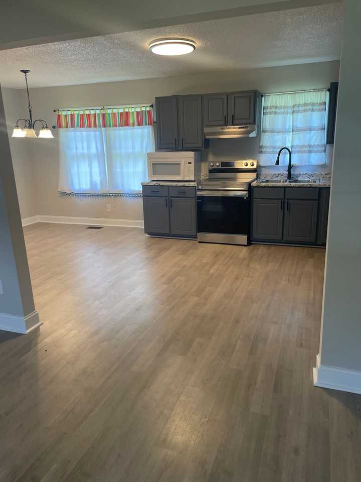 492 Hillcrest Ave - Photo 3 of 15