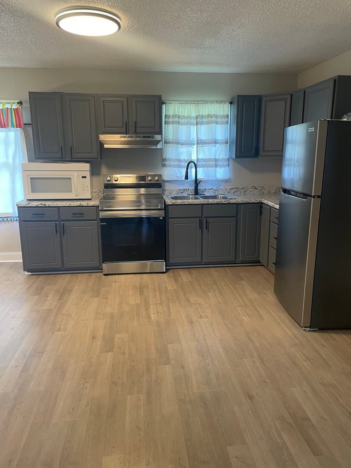 492 Hillcrest Ave - Photo 4 of 15