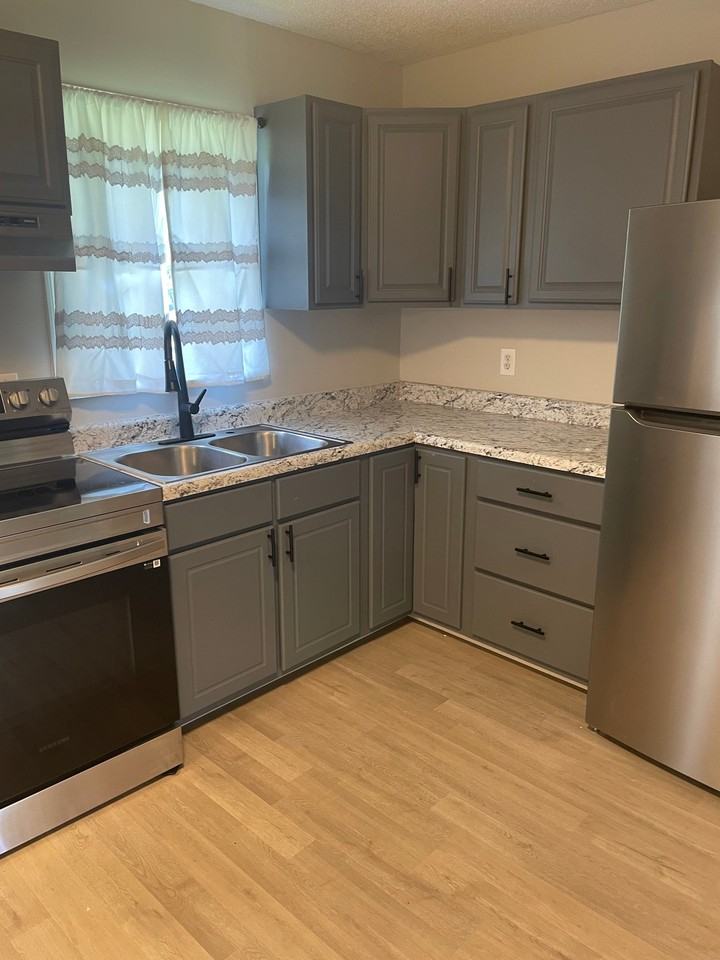 492 Hillcrest Ave - Photo 6 of 15