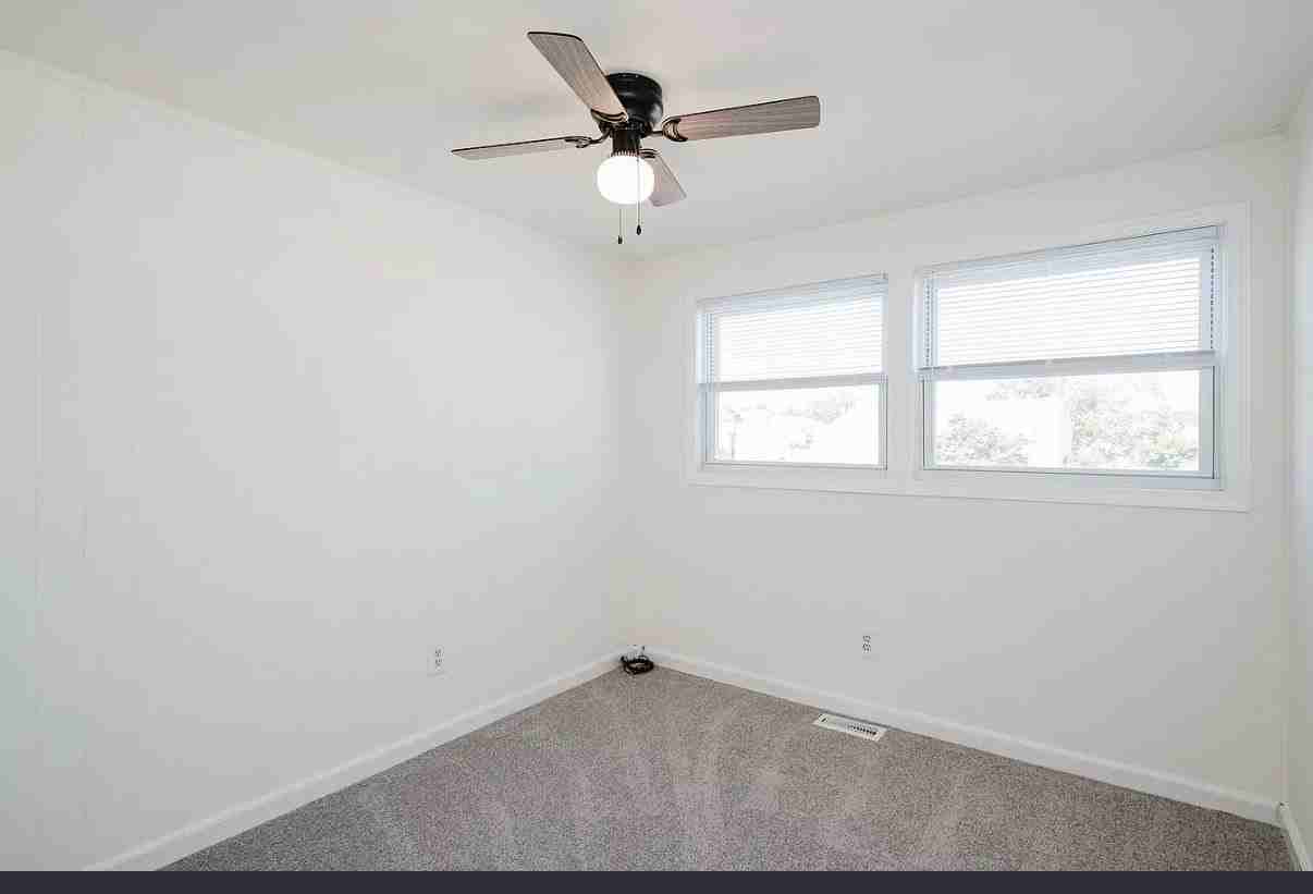 628 Shore Dr - Photo 7 of 9