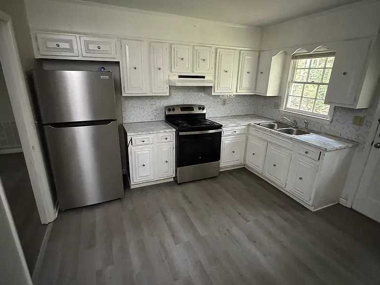 144 Nottingham Dr #5 - Photo 2 of 10