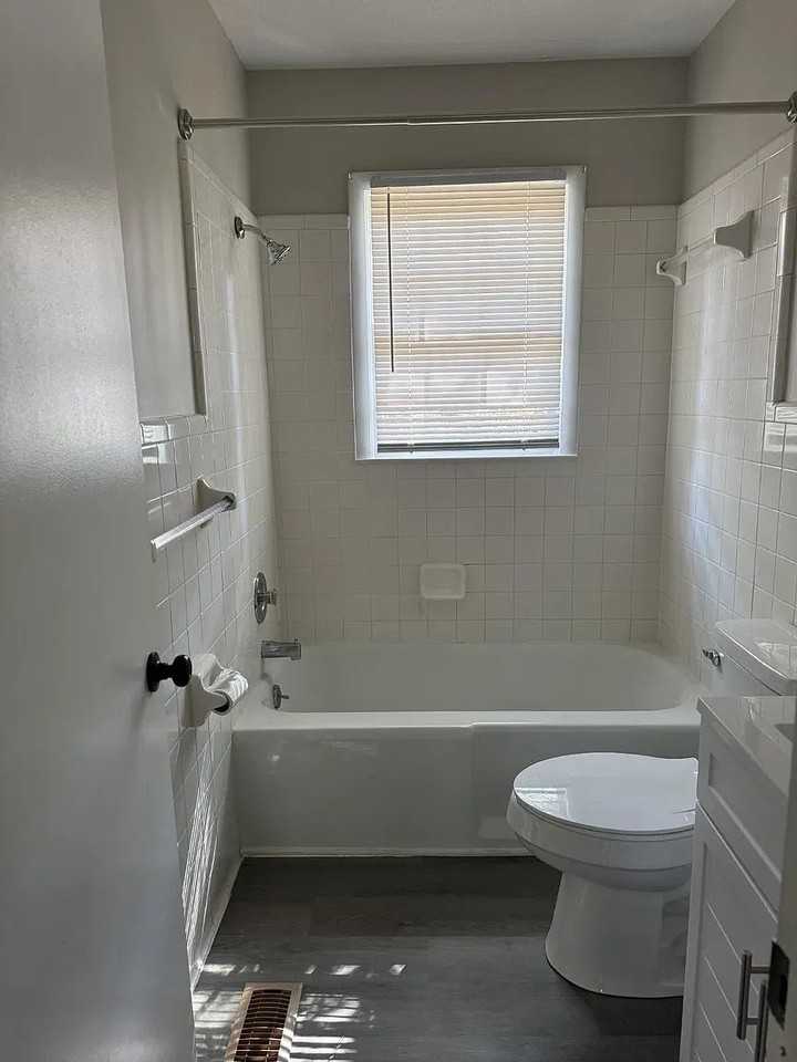 144 Nottingham Dr #5 - Photo 4 of 10