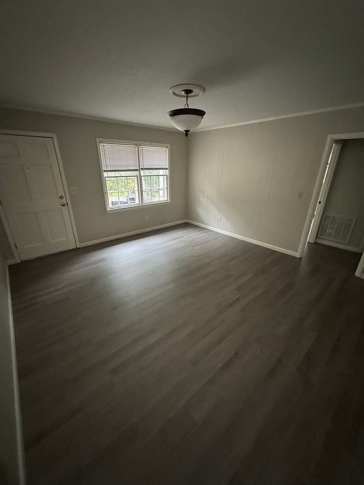 144 Nottingham Dr #5 - Photo 7 of 10