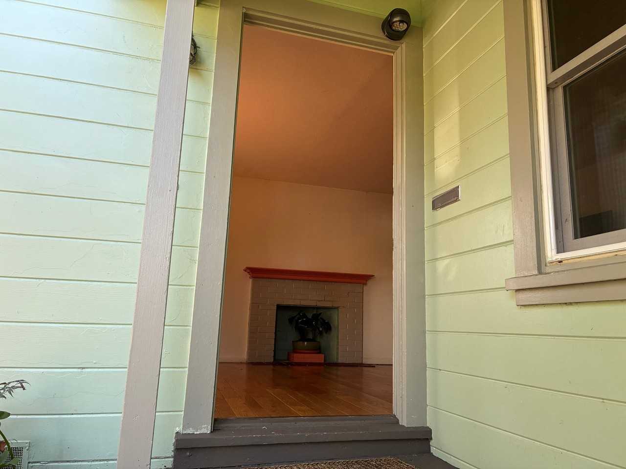 1005 Liberty Ct - Photo 2 of 14