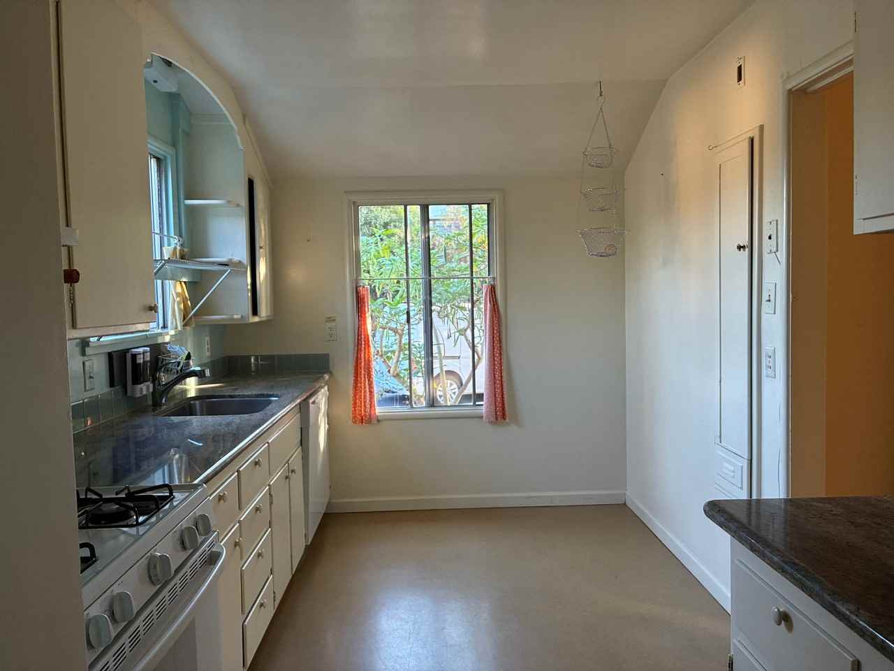 1005 Liberty Ct - Photo 6 of 14