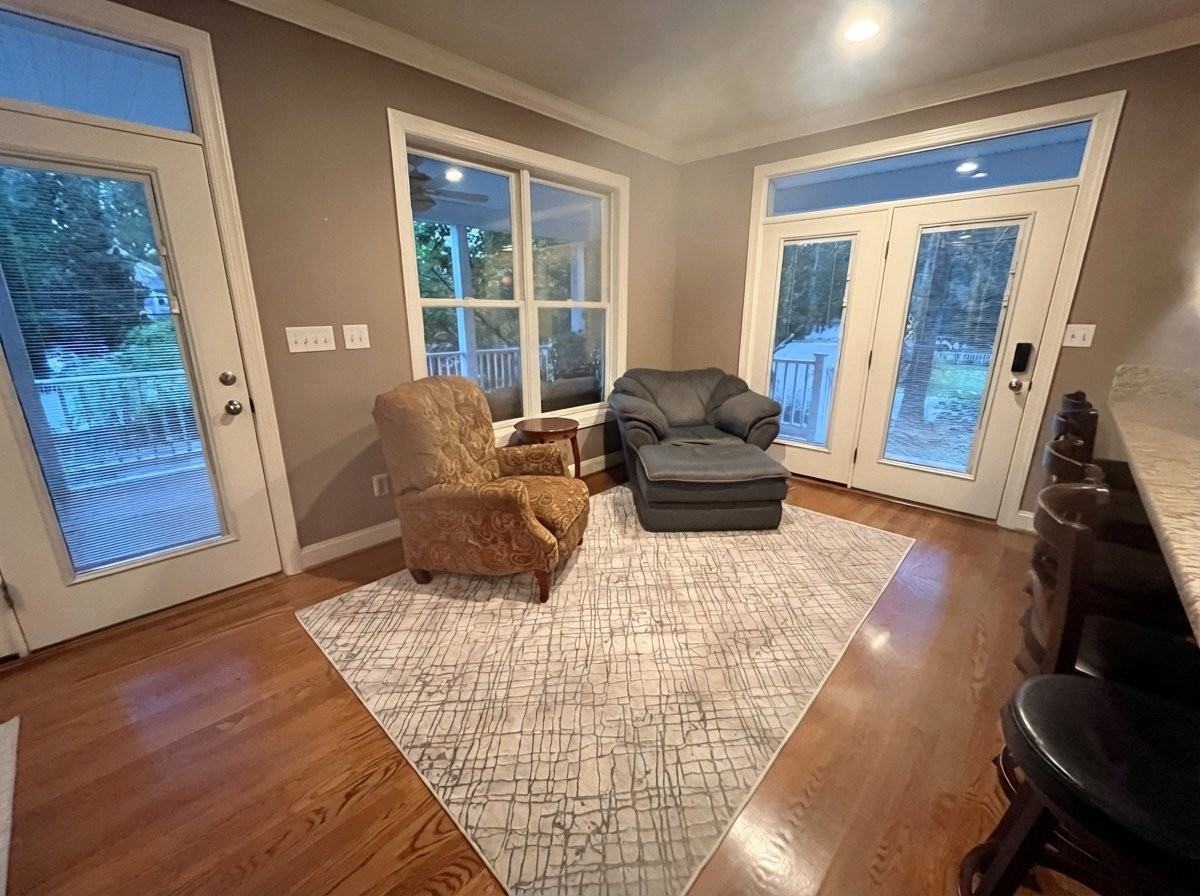 764 N Riverside Dr - Photo 2 of 20
