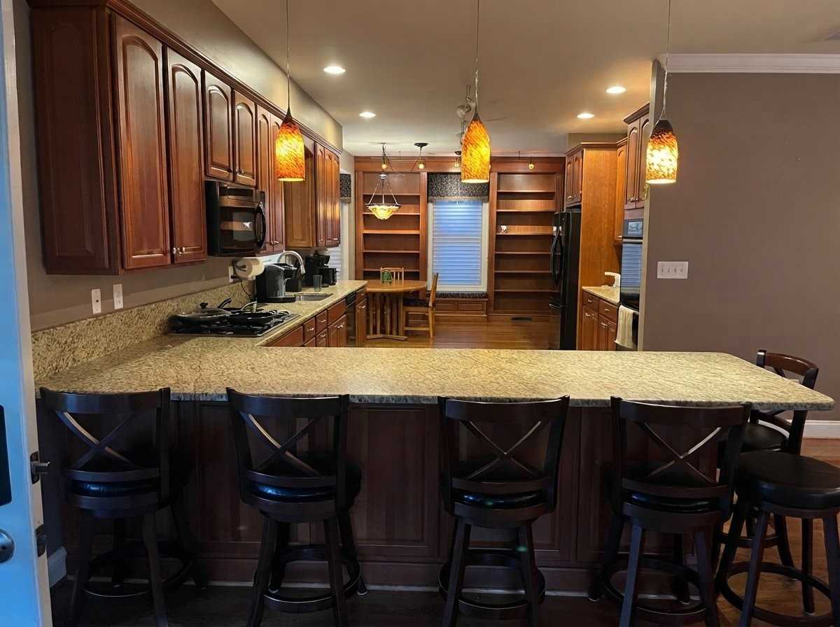 764 N Riverside Dr - Photo 5 of 20