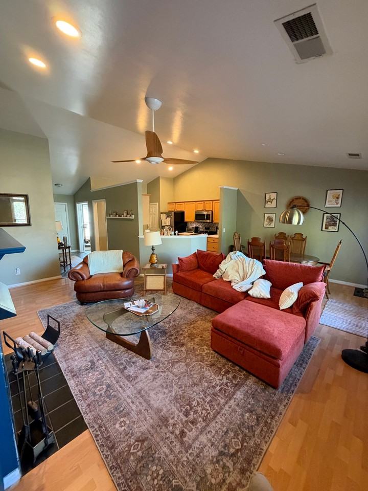 437 Lucille Dr - Photo 3 of 15