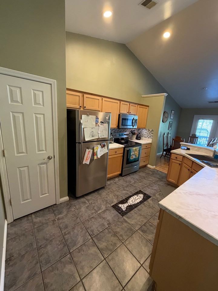 437 Lucille Dr - Photo 4 of 15