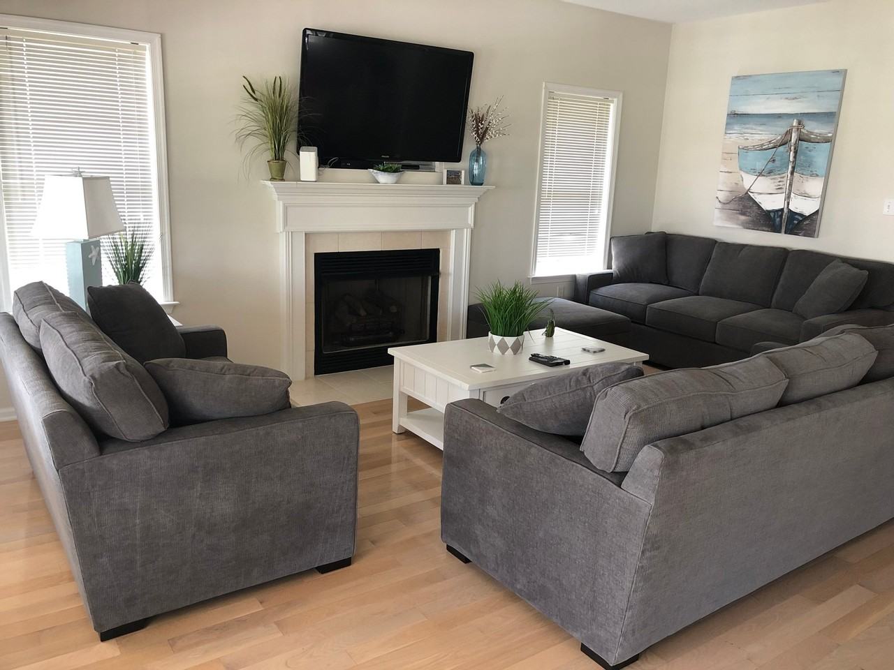 1224 Ocean Ave - Photo 4 of 11