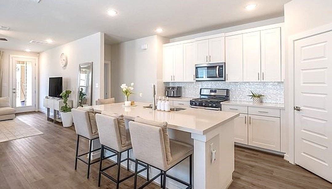 4726 Audubon Pl - Photo 3 of 18