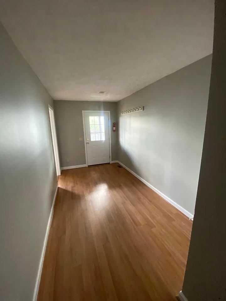 1061 Blue Ridge Dr - Photo 3 of 17