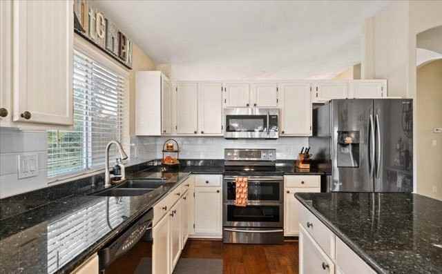 1060 N Robins Way - Photo 4 of 19