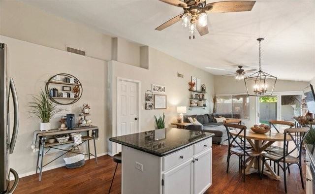 1060 N Robins Way - Photo 5 of 19