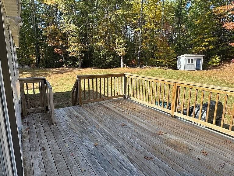 105 Whittier Dr - Photo 3 of 12