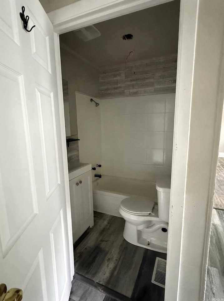 2417 Wolfe St #A - Photo 3 of 10