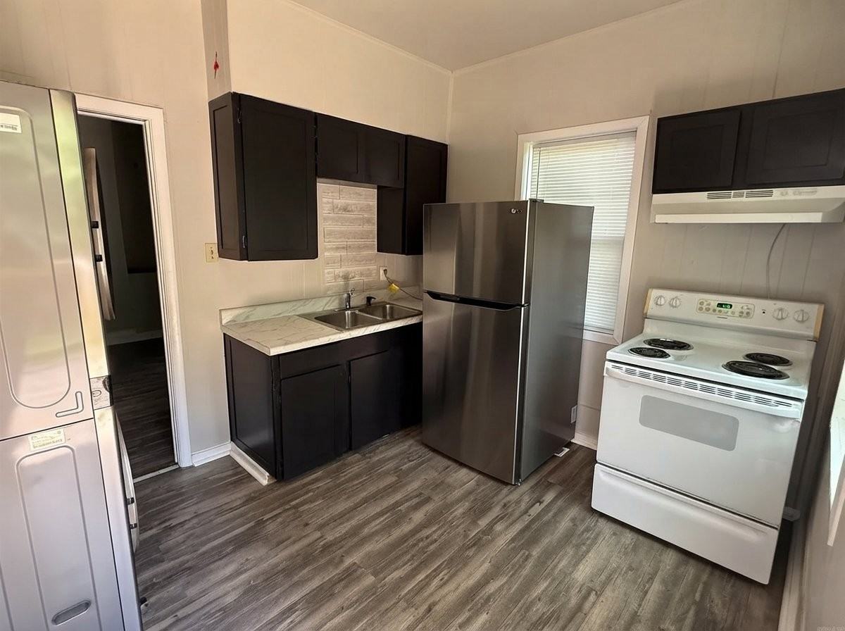 2417 Wolfe St #A - Photo 7 of 10