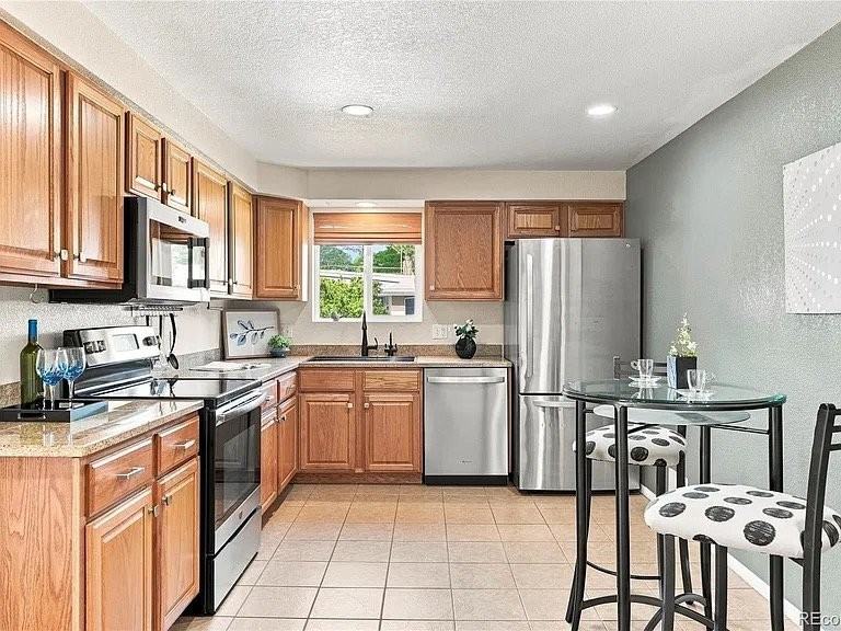6430 Marshall St - Photo 4 of 13