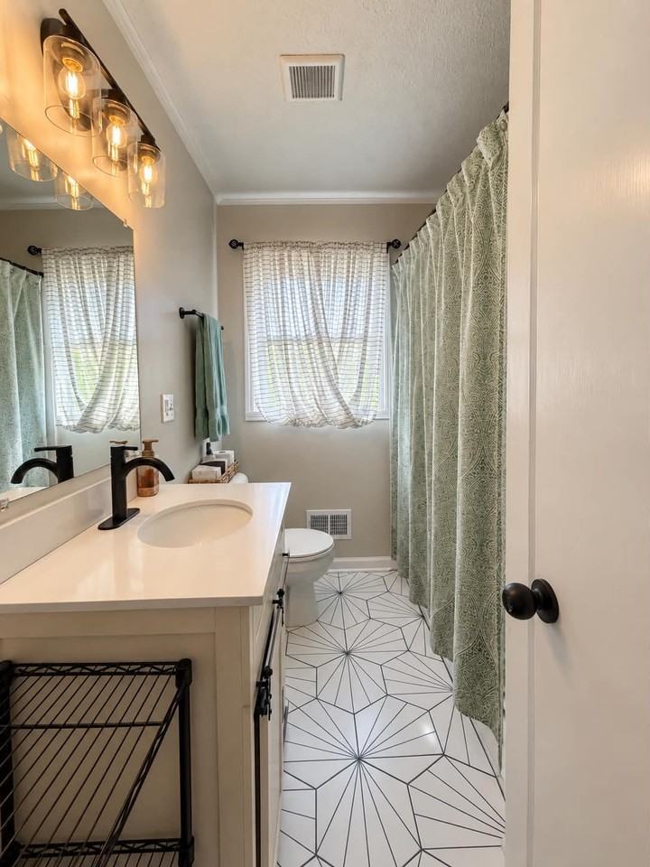 120 Phillips Cir - Photo 4 of 10