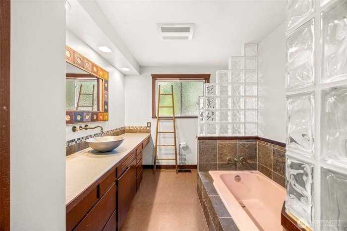 712 E Guiberson St - Photo 4 of 17