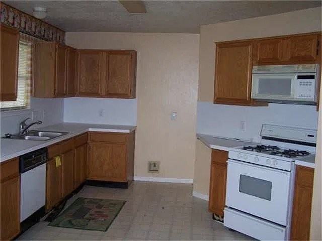 16910 Dusty Mill Dr W - Photo 2 of 3